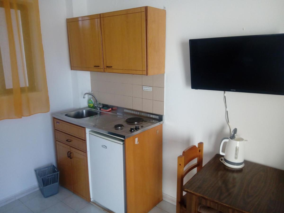 Debbi Appartments And Hotel Ялиссос Экстерьер фото