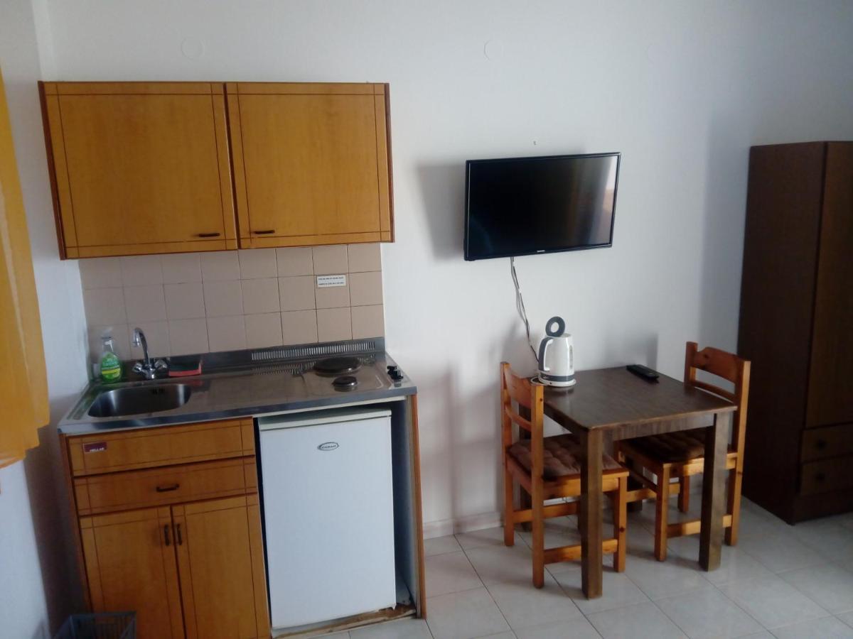 Debbi Appartments And Hotel Ялиссос Экстерьер фото