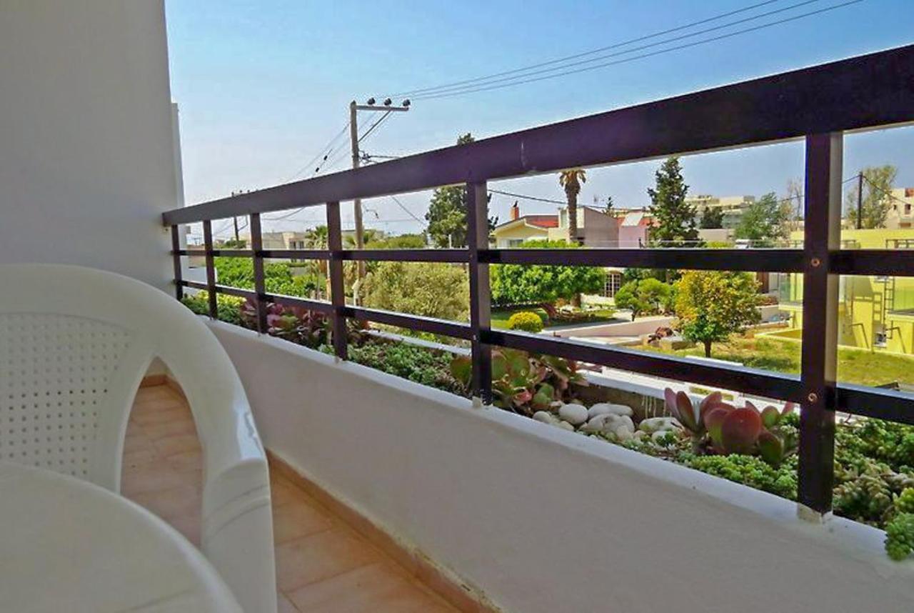 Debbi Appartments And Hotel Ялиссос Экстерьер фото