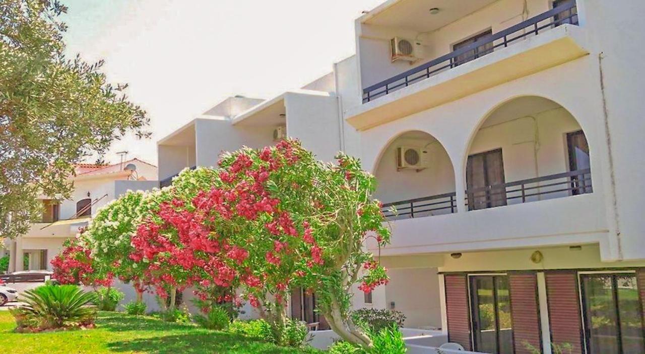 Debbi Appartments And Hotel Ялиссос Экстерьер фото