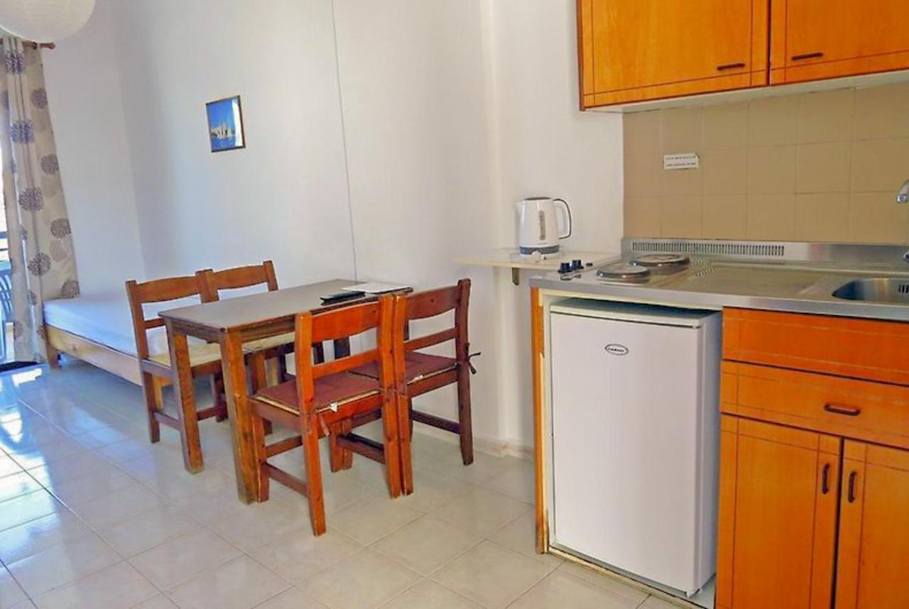 Debbi Appartments And Hotel Ялиссос Экстерьер фото